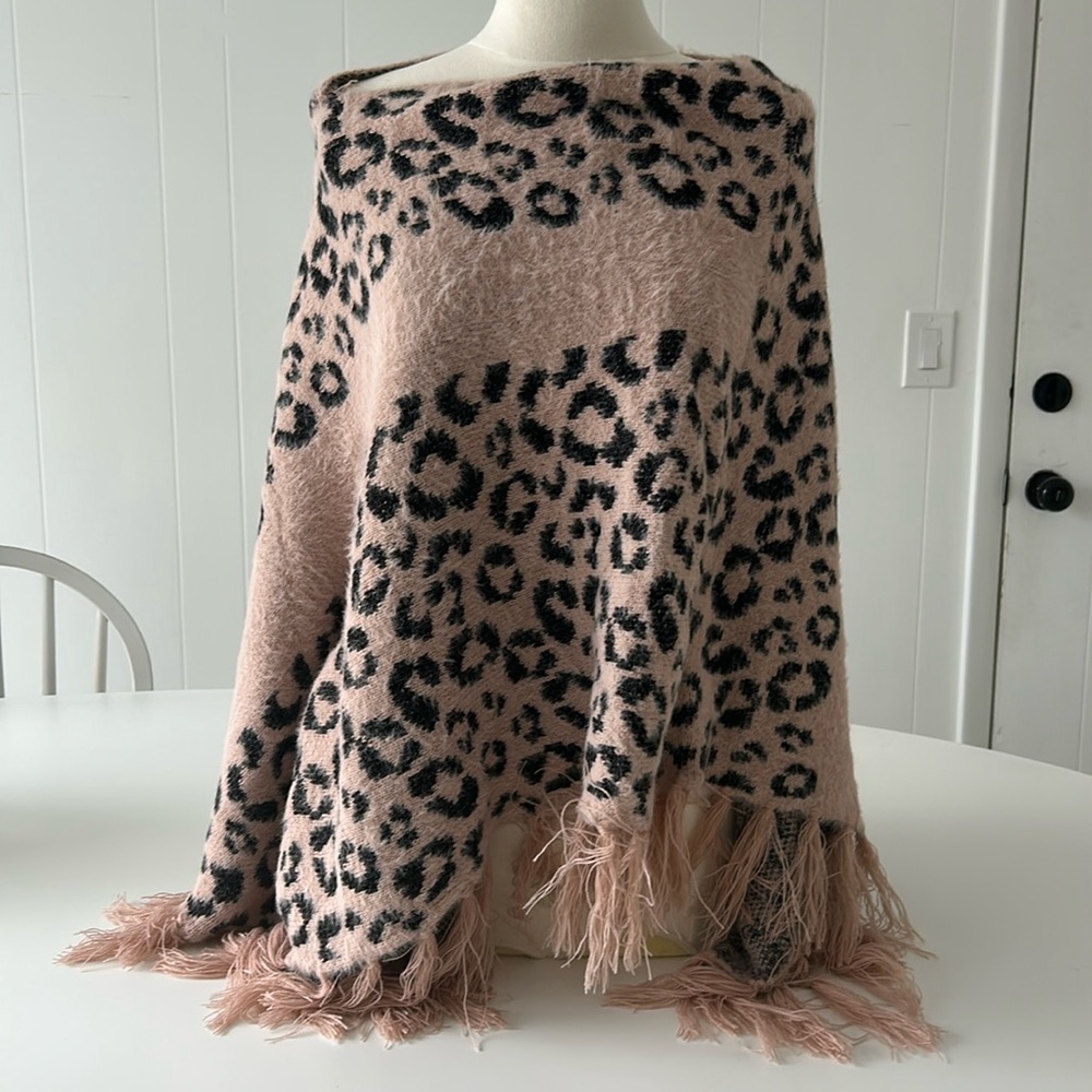 Fashion poncho cheetah print one size fits all mauve/rose color